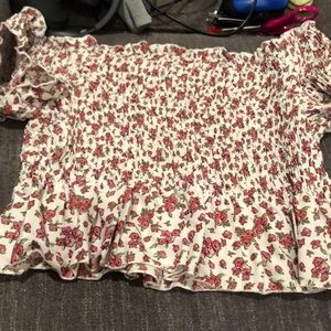 Flower off the shoulder top 🌹🥀